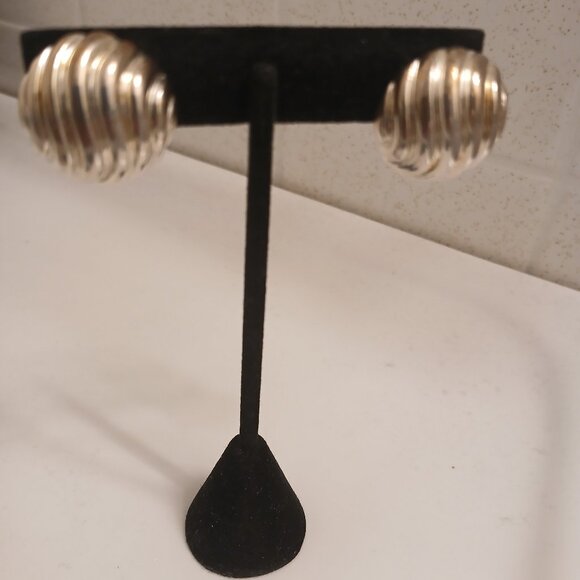 Arte d'Argento Sterling Wavy Ribbed Button Earrings - Picture 5 of 7